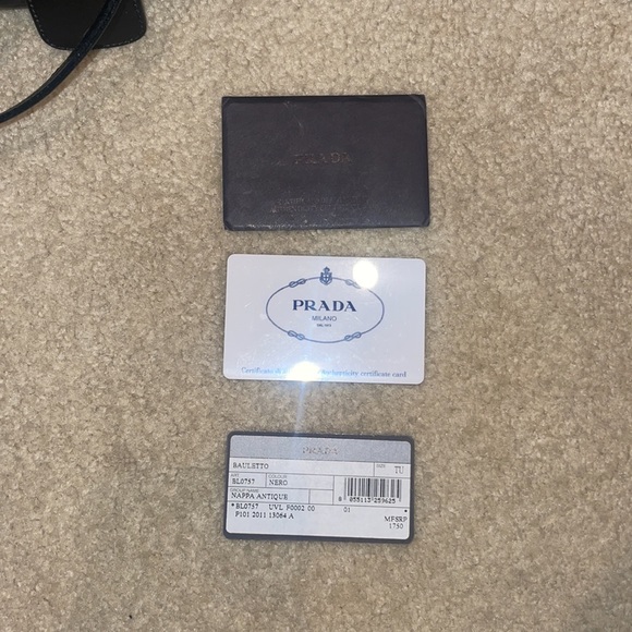 AUTHENTIC PRADA Tote with adjustable crossbody strap. - Picture 13 of 15